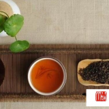 云南人对茶叶神奇的吃法挑战味觉