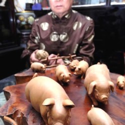  黄杨木祥猪