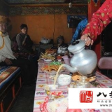 藏族常用酥油茶待客