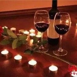 葡萄酒让单身的人期待爱情，恋爱中的人更甜蜜 