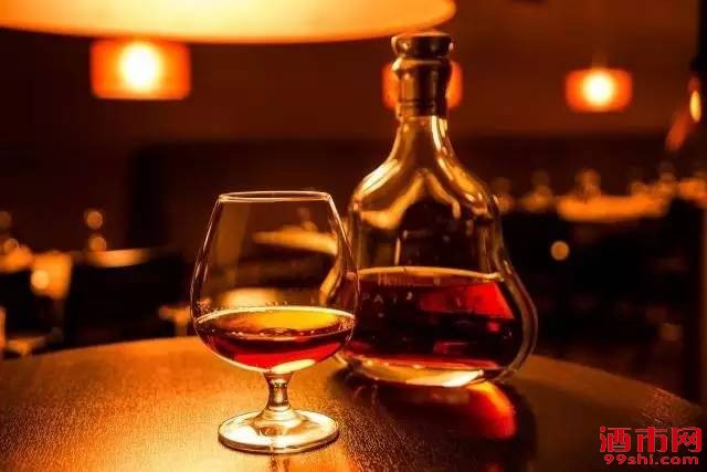 干邑：“XO背后的烈酒” 一杯穿越时光的“生命之水” 