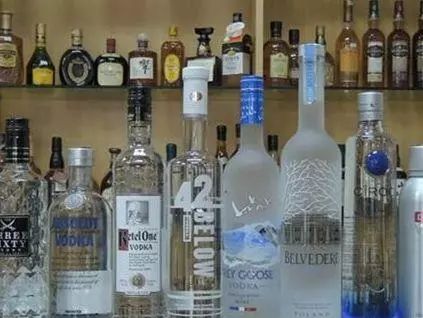伏特加和白酒同样都是白的，为啥1个火遍全球，1个只能飘香国内？ 