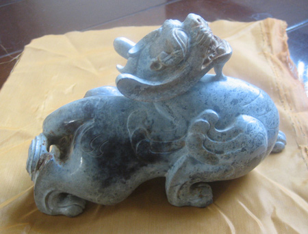  [汉代]朝天吼瑞兽玉器